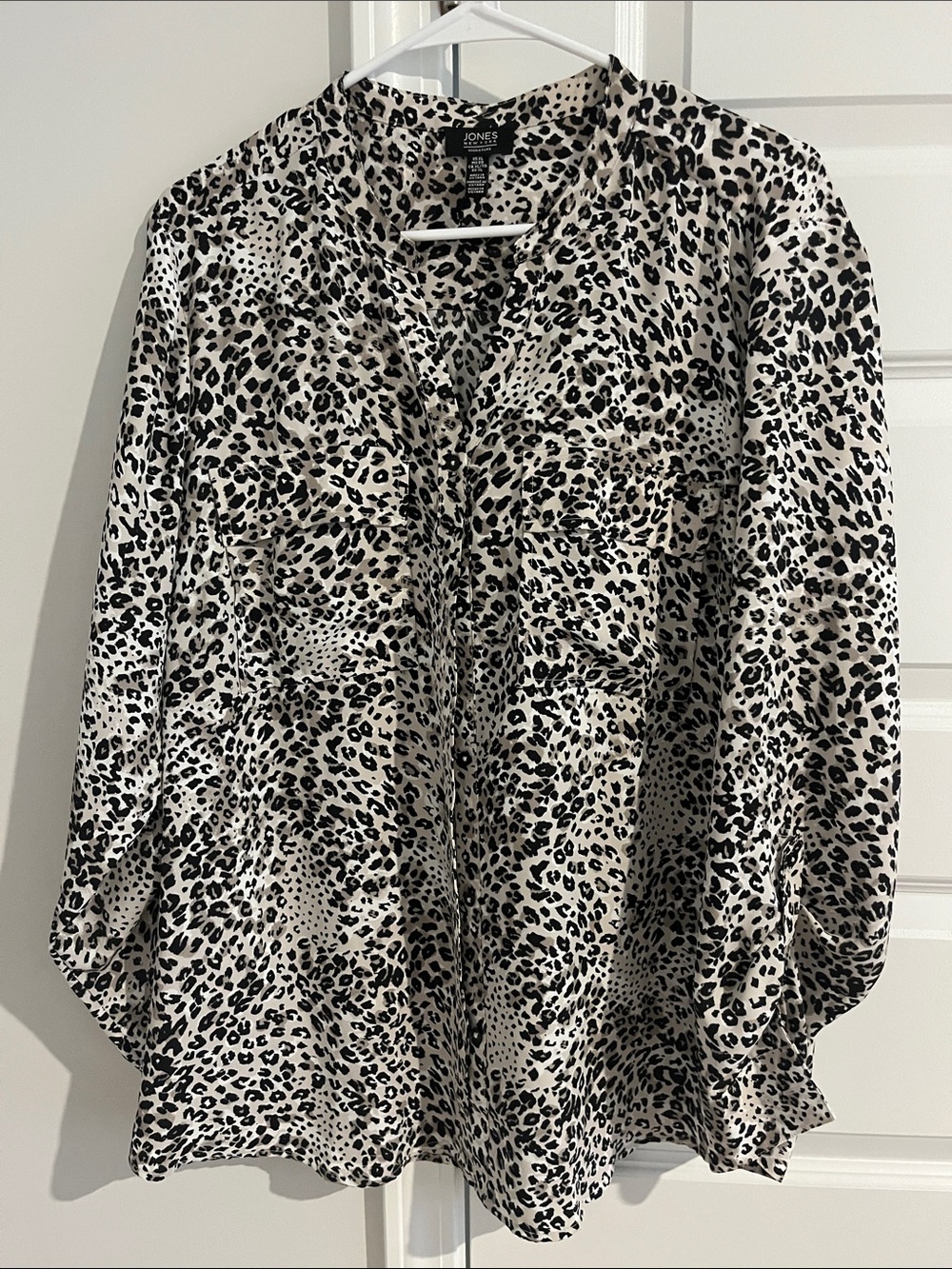 Jones New York Black tan White Leopard Print button down blouse